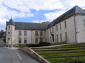 Issoudun - Town hall.jpg