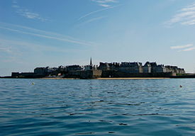 Saint-Malo depuis la rade - juin 2010-2.jpg