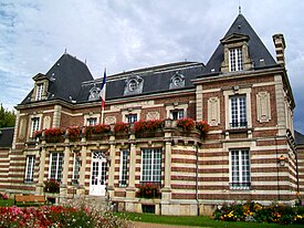 Crépy-en-Valois (60), Hôtel de ville, façade ouest.jpg